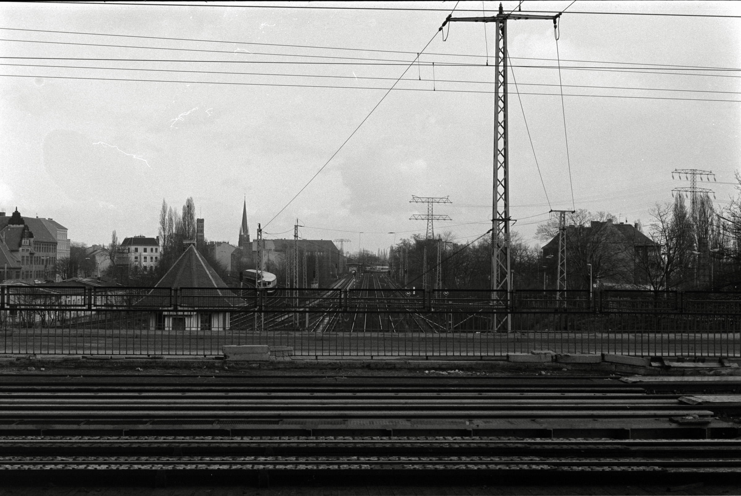 AHP F1993 03 005 sc240902 img11 NLP